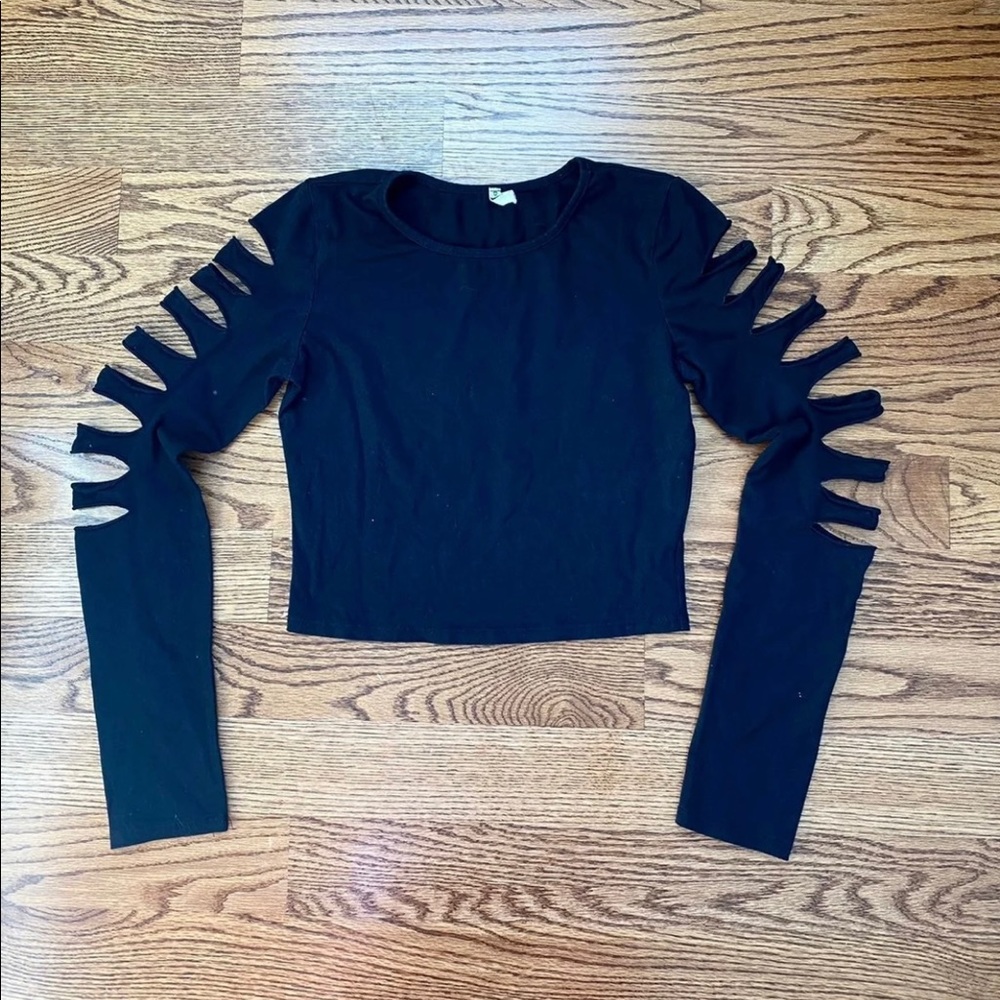 Emma + Sam (LF) cut out crop top